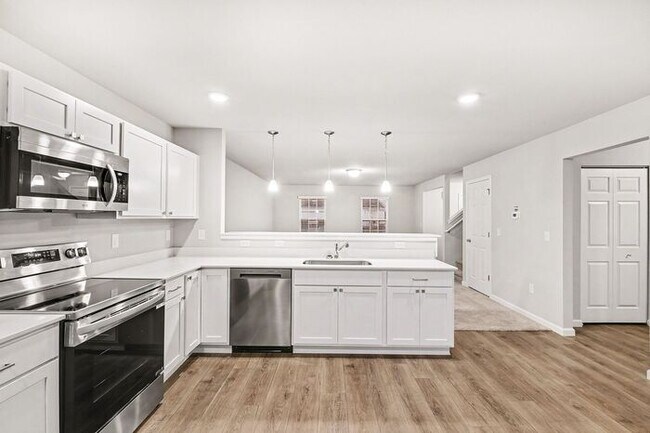 Building Photo - Move-In Special: Get ONE MONTH FREE on your first full month of rent when you sign a lease by May...