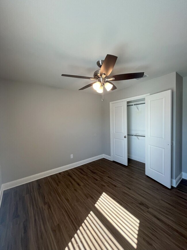 Foto del edificio - Country Heights #502