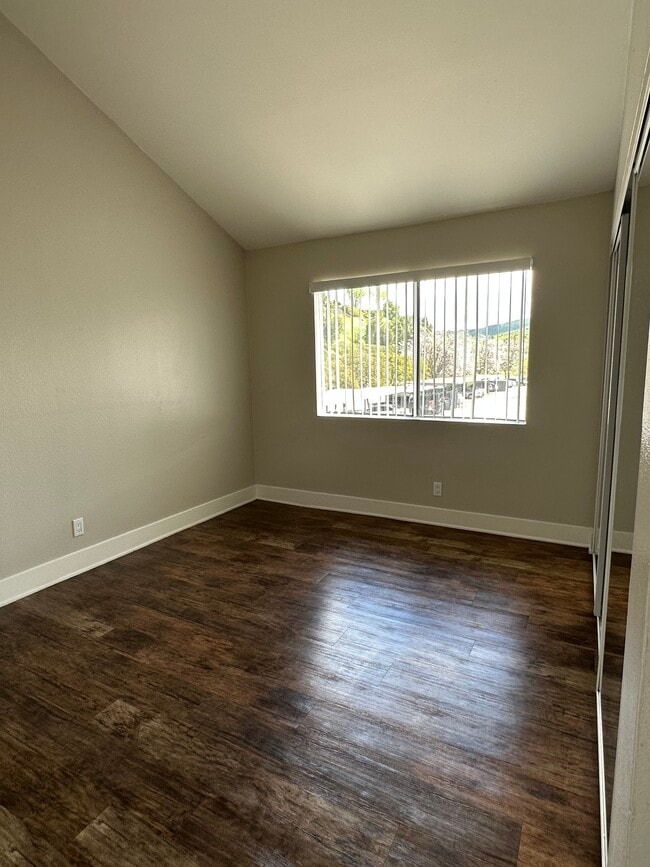 Building Photo - 5916 Las Virgenes Rd