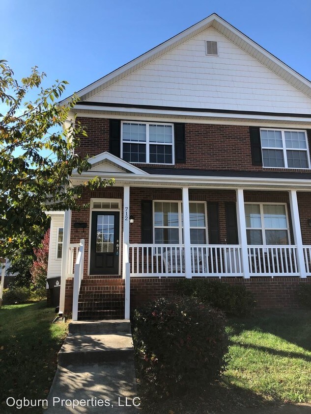 Primary Photo - 712-371712 N Chestnut St