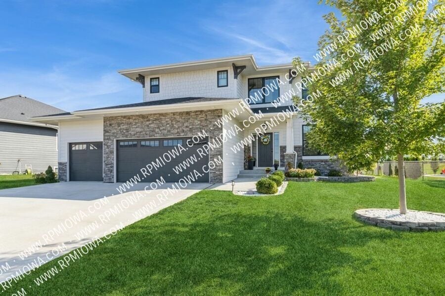 OVER 3,000 S.F.!! 5 Bedroom, 3.5 Bathroom... - OVER 3,000 S.F.!!  5 Bedroom, 3.5 Bathroom...
