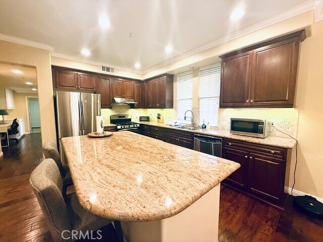 Foto del edificio - 43 Long Meadow