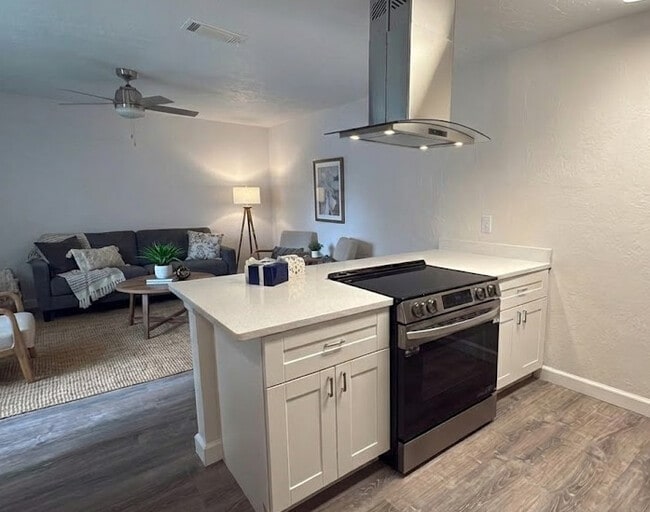 Building Photo - Addison Lane