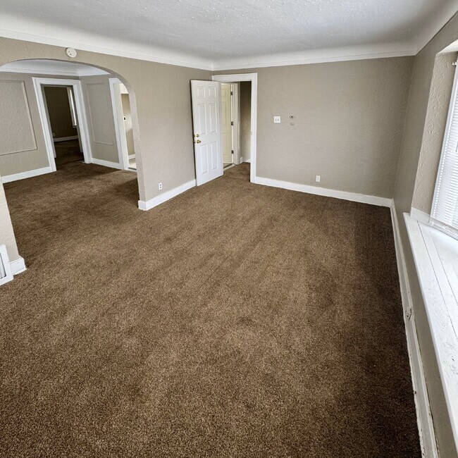 Foto del edificio - 16728 Woodingham Dr