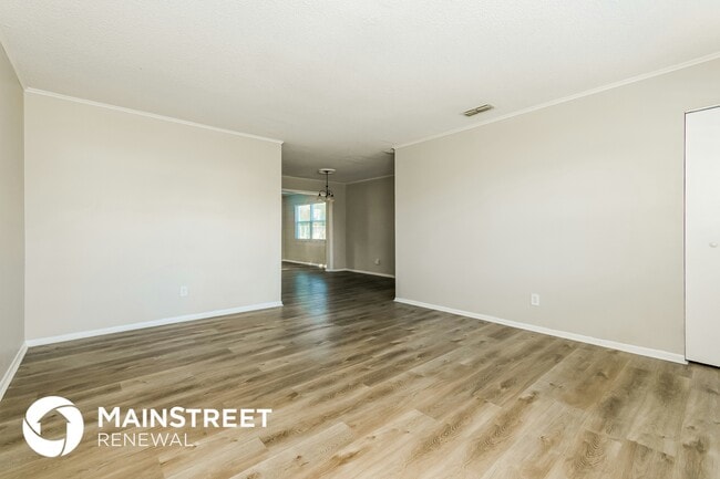 Building Photo - 5801 Abercorn Dr