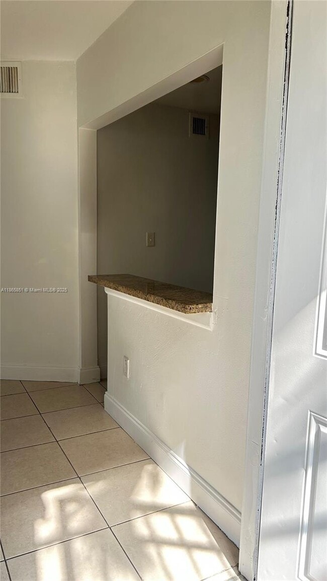 Foto del edificio - 2121 NE 168th St