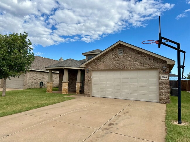 Building Photo - Beautiful 3/2/2 in South Lubbock!