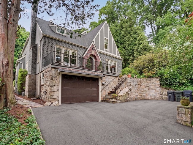 Foto del edificio - 46 Valleywood Rd