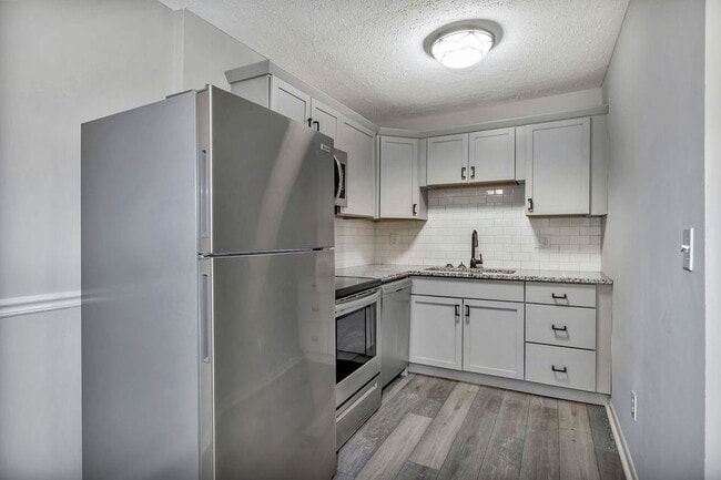 Building Photo - 723 Delta Ave