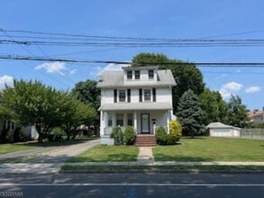 Building Photo - 10 Lincoln Ave W