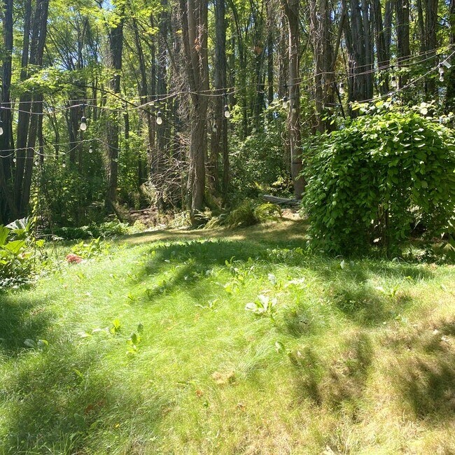 Building Photo - 2361 S Bayview St