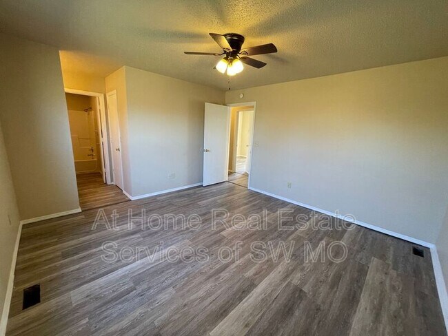 Building Photo - 1406 S 18th Ave