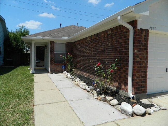 Foto del edificio - 7415 River Pines Dr