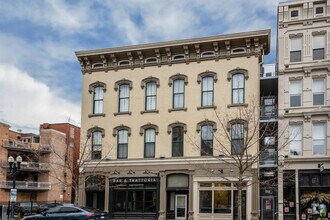 Building Photo - 1214 Vine St