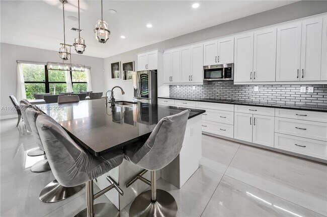 Foto del edificio - 8645 NW 39th Ct