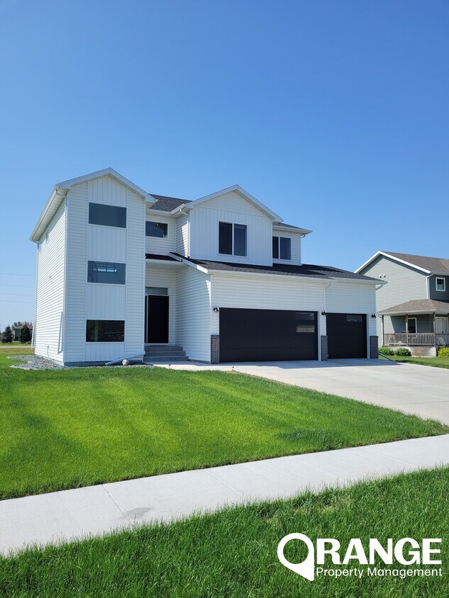 1450 75th Ave S, Fargo, ND 58104 House Rental in Fargo, ND