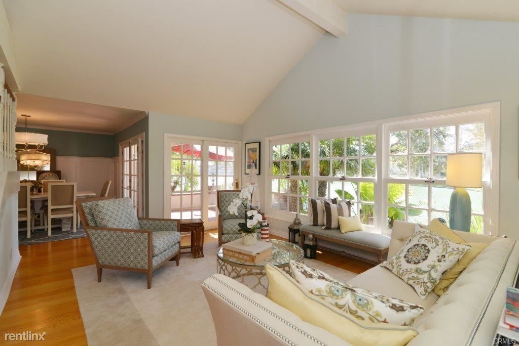 Primary Photo - 4 br, 2.5 bath Condo - 10 E Yale Loop # 1