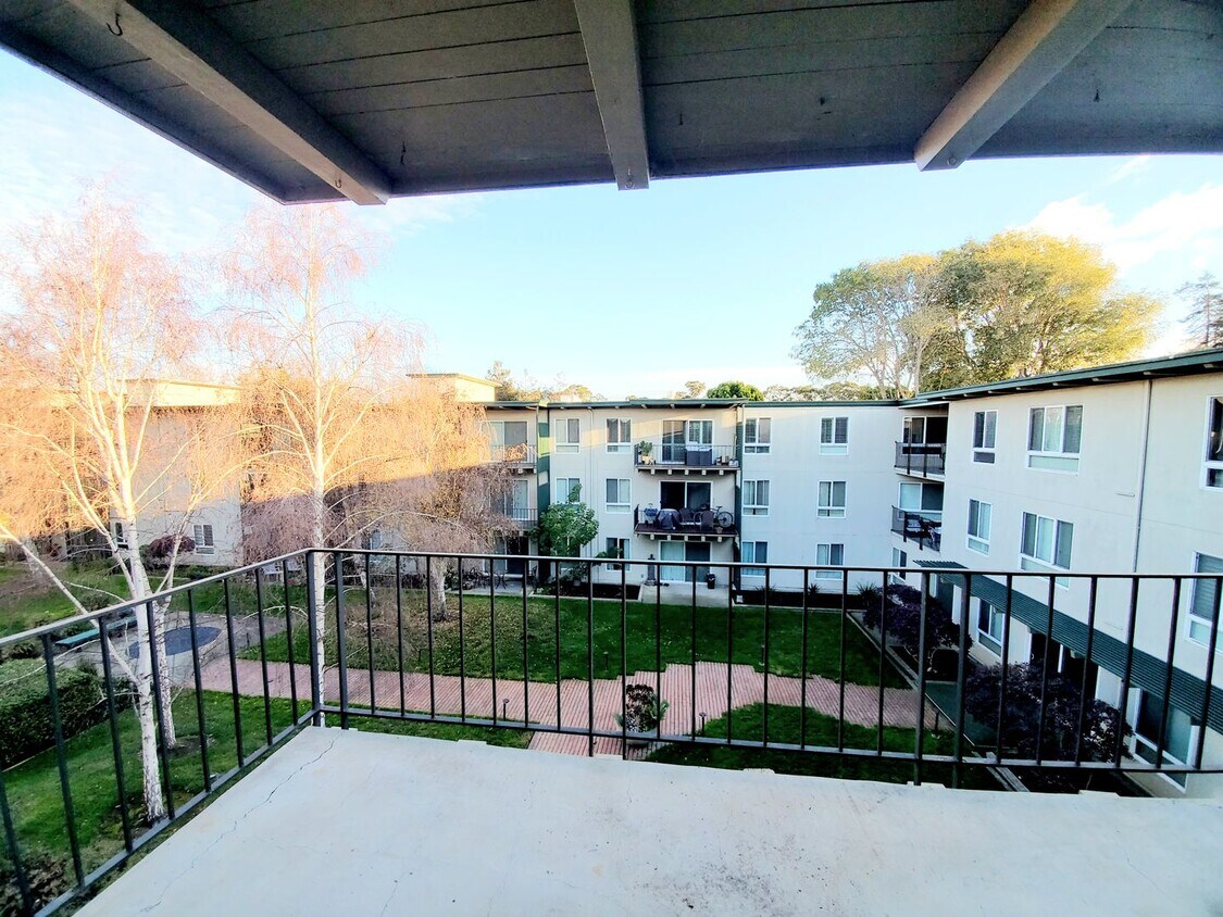 Foto principal - 932 Peninsula Ave