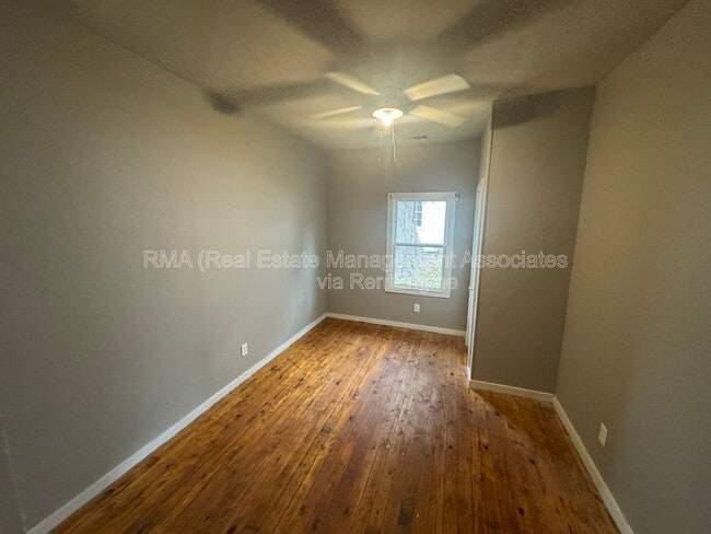 Foto del edificio - 331 W College Dr