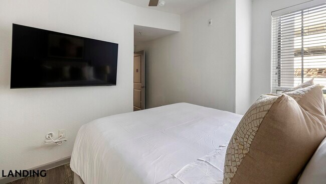 Building Photo - 1001 S Center St