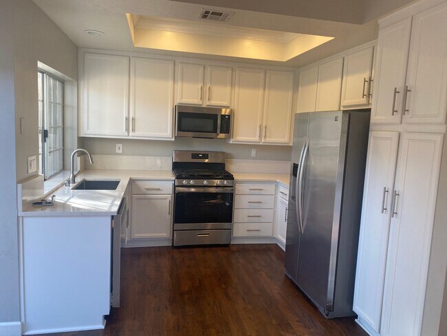 Building Photo - Beautiful Windrose Point 3 bed 2 1/2 bath ...