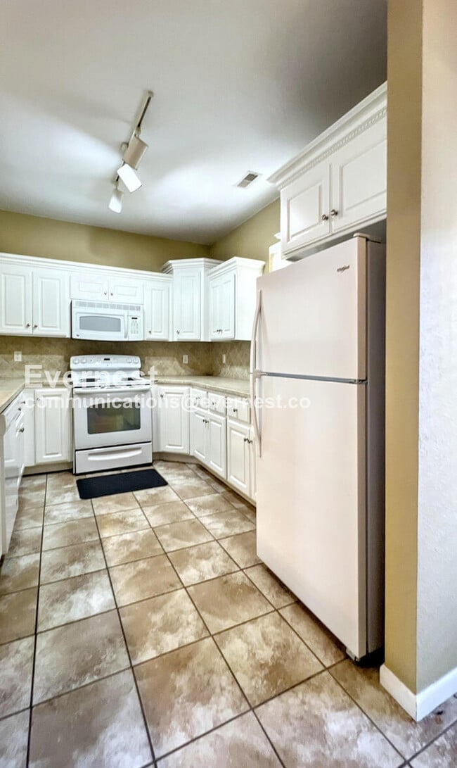 Building Photo - 5245 Overland Dr