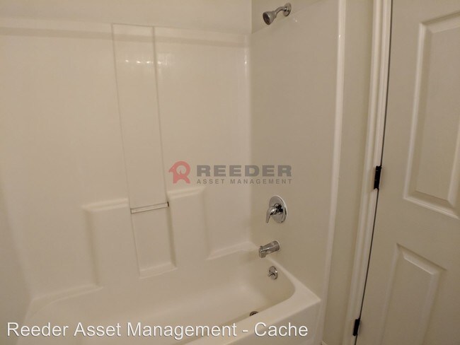 Foto del edificio - 3 br, 2 bath House - 1348 North 550 West