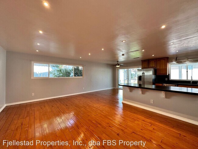 Foto del edificio - 3 br, 2 bath House - 9339 Cadorette Ave