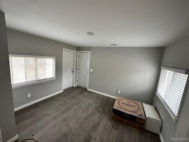 Building Photo - 8873 Floral St