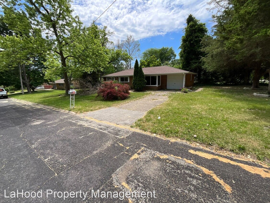 Primary Photo - 2 br, 1 bath House - 2736 W Overhill Rd.