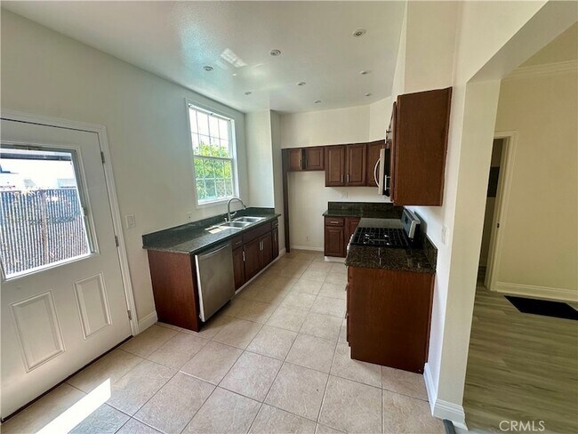 Foto del edificio - 1760 1/2 N Las Palmas Avenue Unit