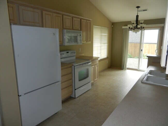 Foto del edificio - 3 Bedroom Ranch Style Home With Great Layo...