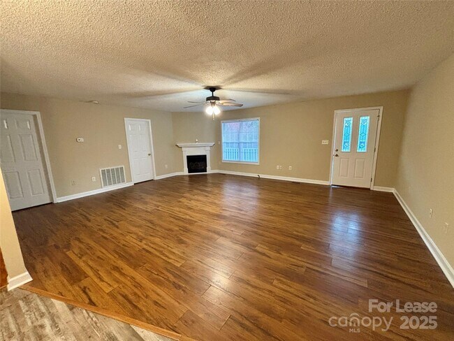 Foto del edificio - 2801 Union Ridge Dr