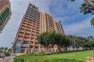 Building Photo - 388 E Ocean Blvd