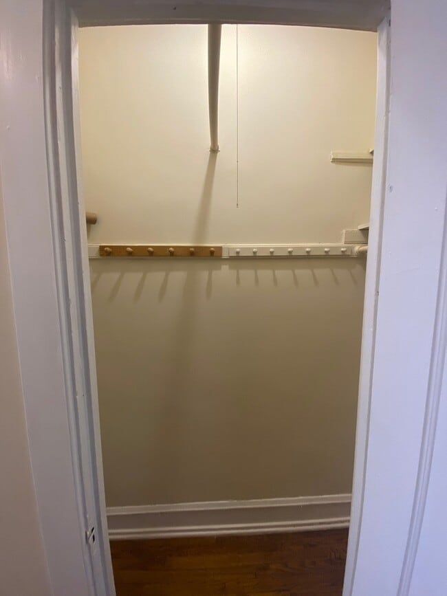 Building Photo - 1341 W Touhy Ave