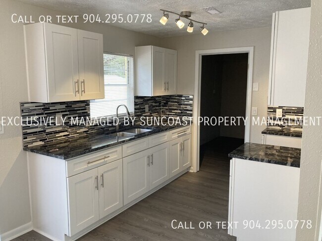 Building Photo - Renovated 3Bd/1.5Ba House in Jax Available...