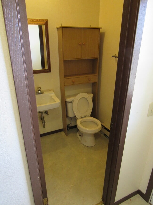 Foto del edificio - 3 Bdrm Townhome-West Side!