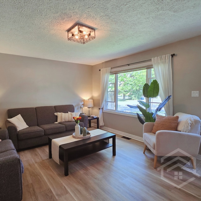 Building Photo - Charming 2+1 Bedroom in Norwich !!