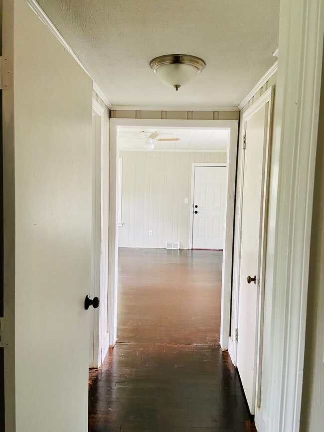 Building Photo - 4/2 home for rent! $1100