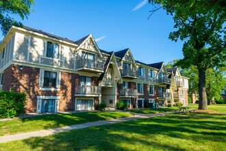 Fairlane Apartments photo'