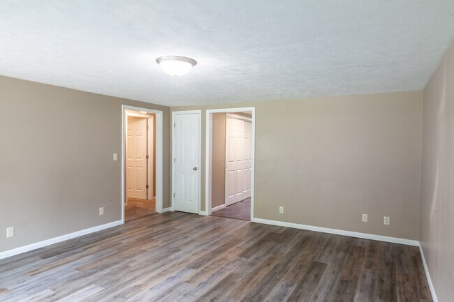 Building Photo - 2412 S Lake Sharon Rd
