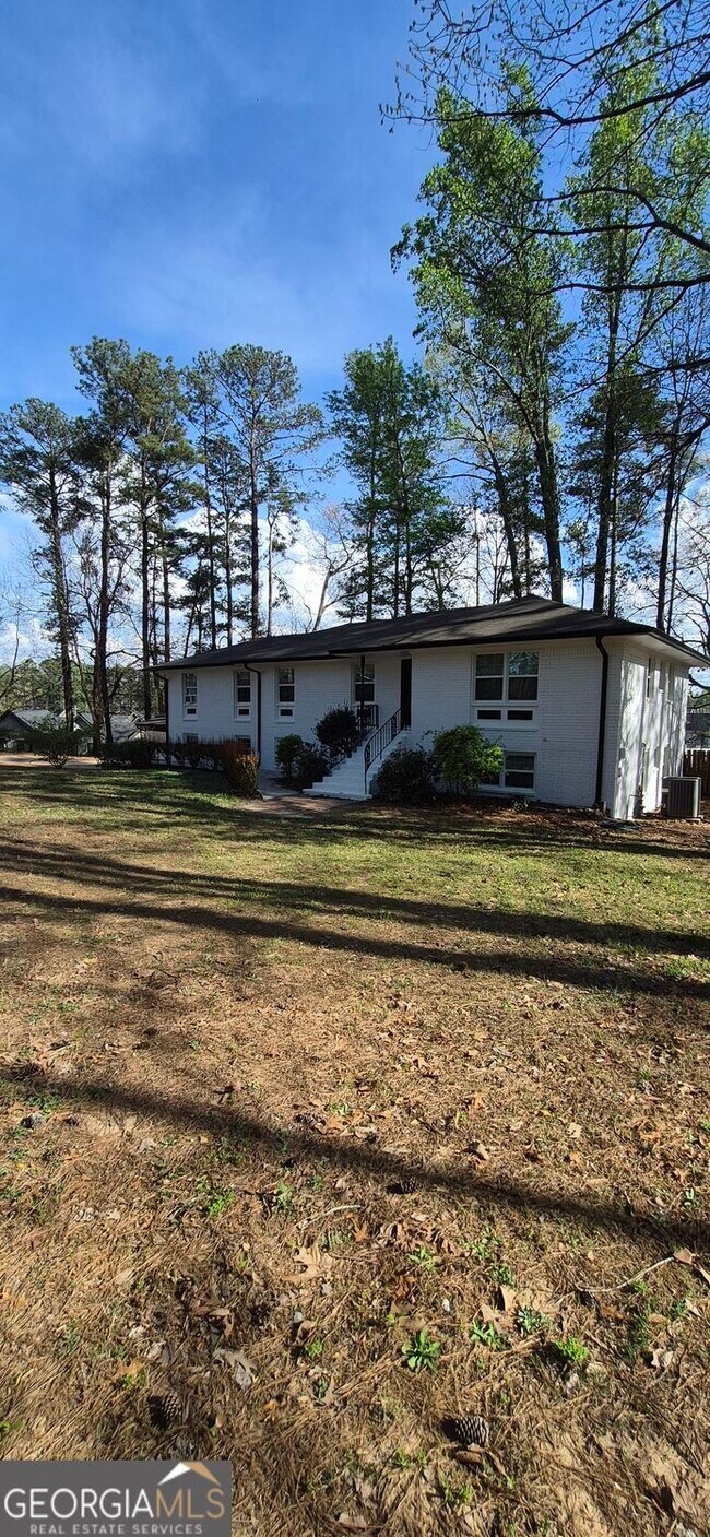 Building Photo - 605 Dalrymple Rd