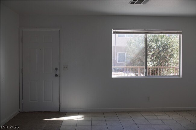 Foto del edificio - 1662 N Lamont St