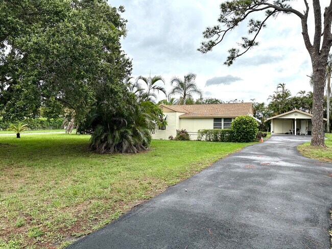 Foto del edificio - 4743 Purdy Ln