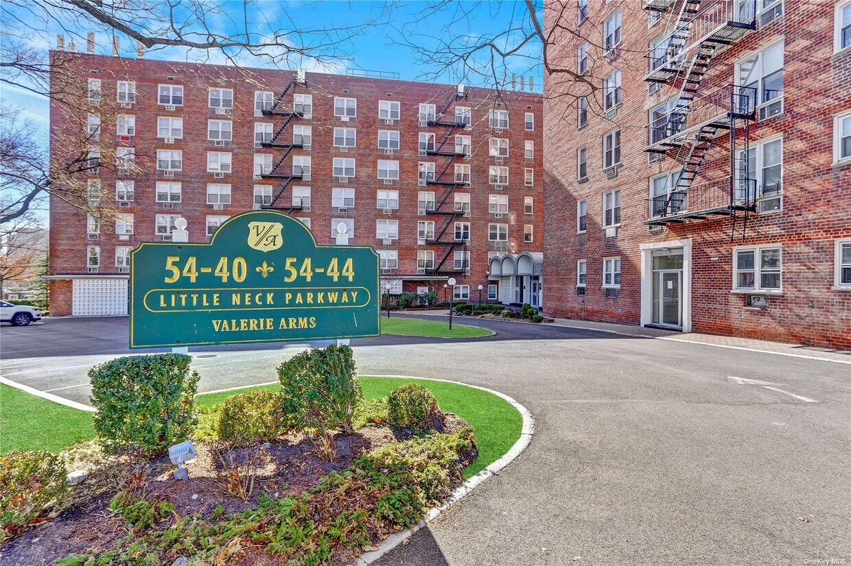 5440 Little Neck Pkwy Unit 5U, Queens, NY 11362 Room for Rent in