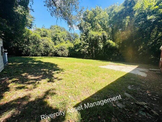 Building Photo - Section 8 Welcomed!!!! A must see near UofM !!!!!