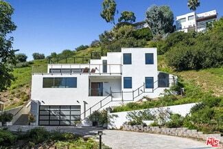 Building Photo - 3843 Rambla Pacifico St