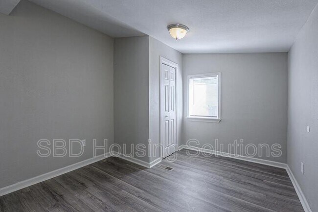 Building Photo - 118 N Hawthorne Ave