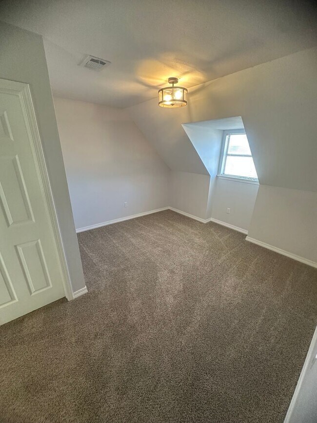 Foto del edificio - Available Now!