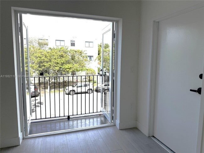 Foto del edificio - 1786 SW 9th St